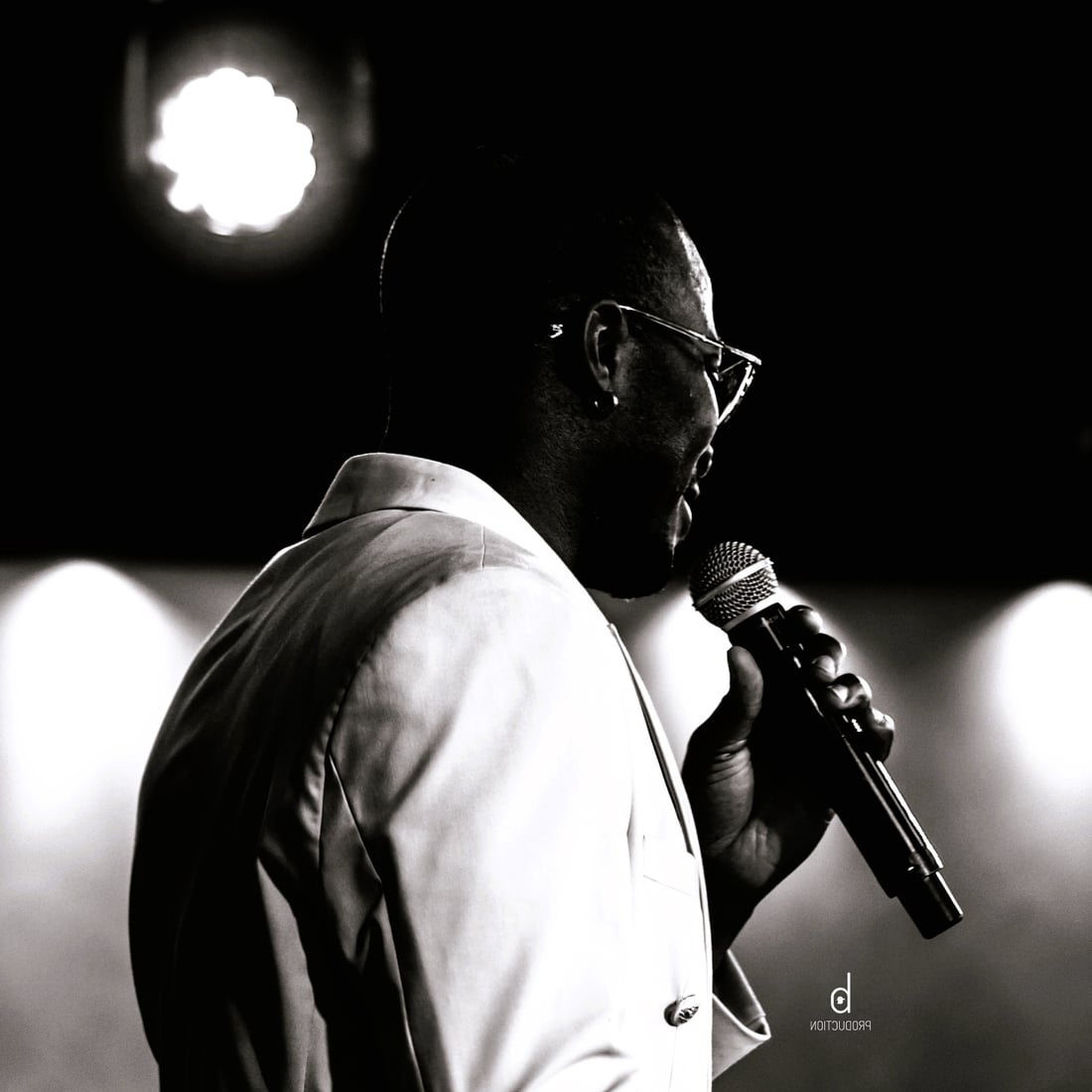 Portrait de Deo-Gratias Kpodo, fondateur et directeur créatif de WEBLACK.